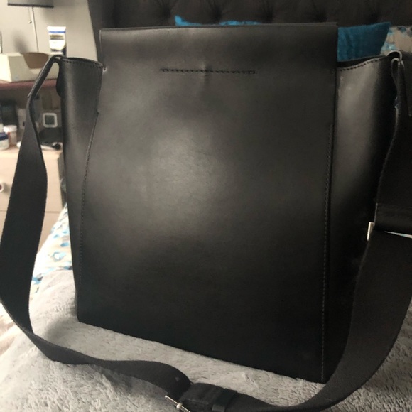 everlane messenger bag